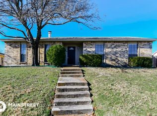 233 S Young Blvd, Desoto, TX 75115