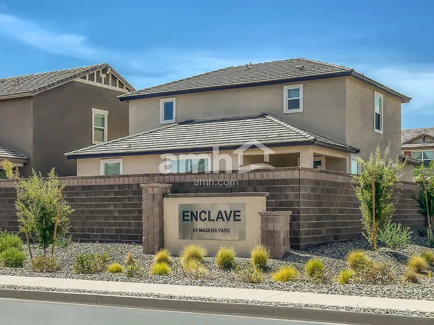 3 bed, 2.5 bath, 1751 sqft, $2,540 — Photo 2