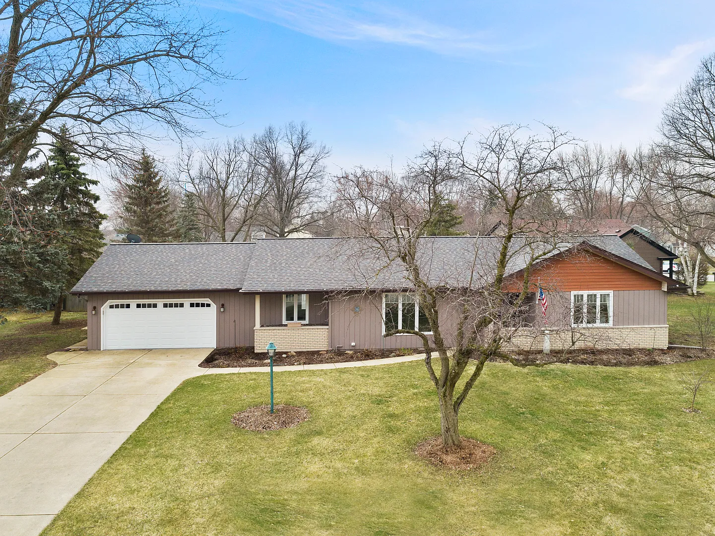 1046 Cardinal Ct photo 1