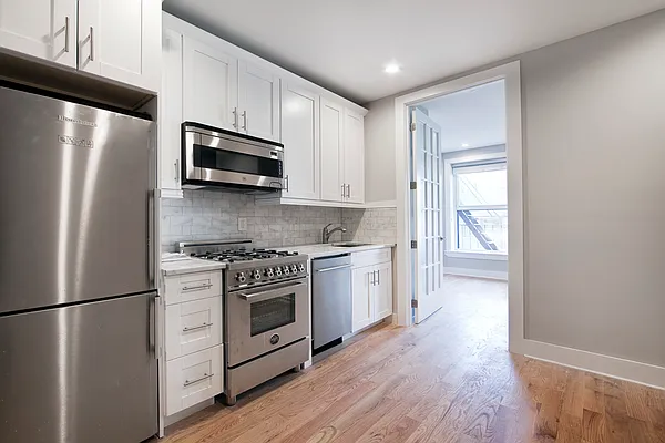 Rented by R New York | media 3