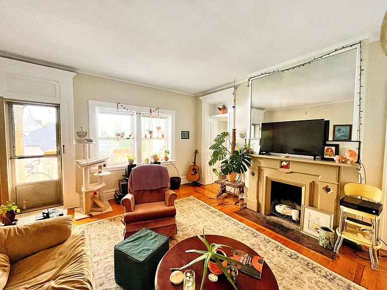 55 Lafayette Ave NE #5 — Photo 2