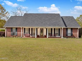 16 Woodridge Ln, Picayune, MS 39466