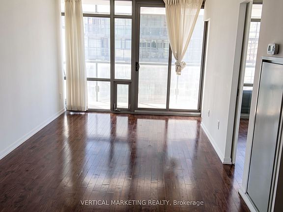 4th image of 37 Grosvenor St #2010