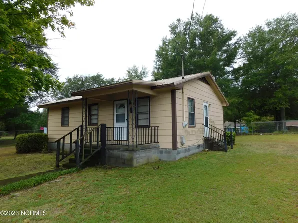 911 Alexander Avenue, Laurinburg, NC 28352