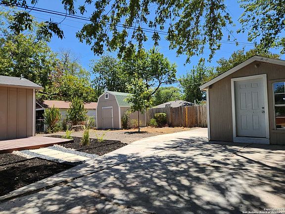 3rd image of 2530 W Mistletoe Ave