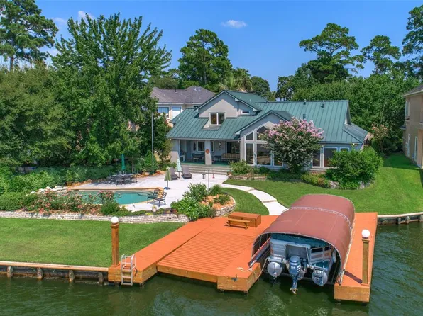 140 Fairwater Dr, Montgomery, TX 77356