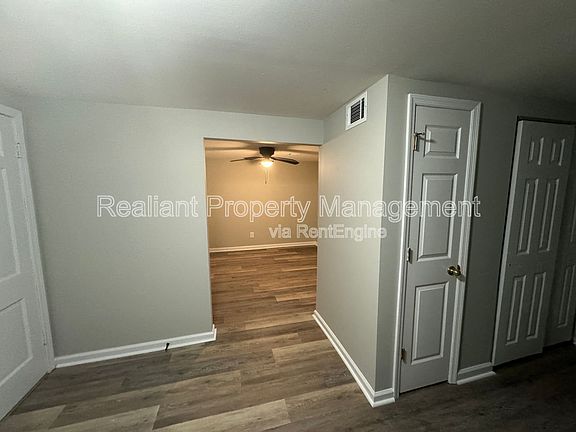 3rd image of 209 Lakeshore Dr #14