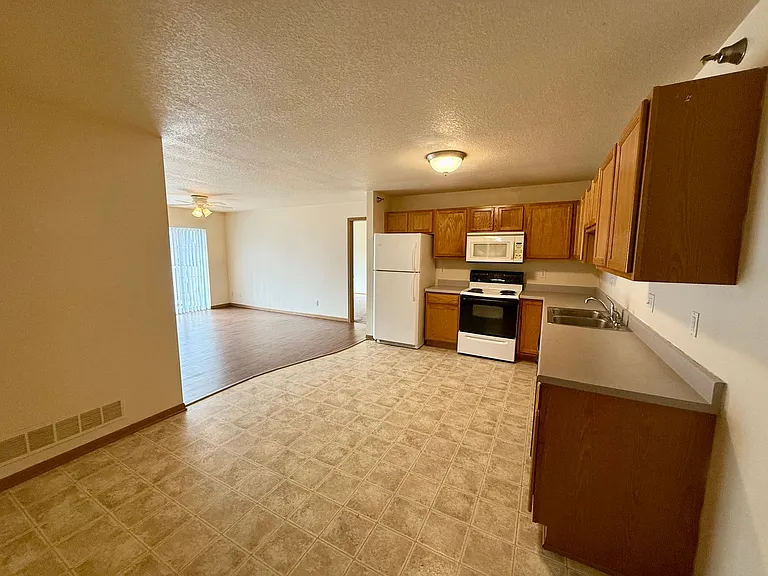 221 Crystal St — Photo 11