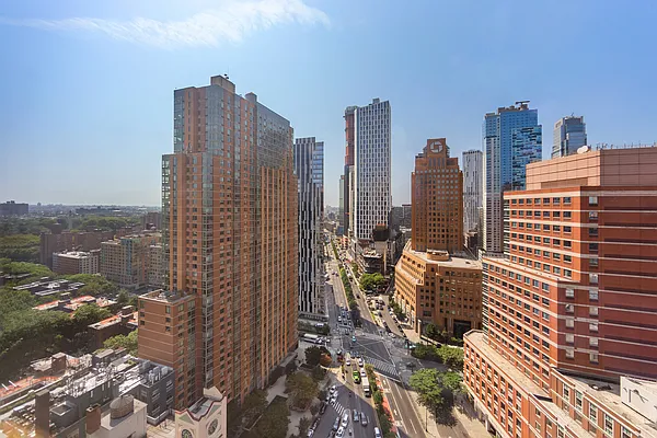 Sold by Douglas Elliman | media 16