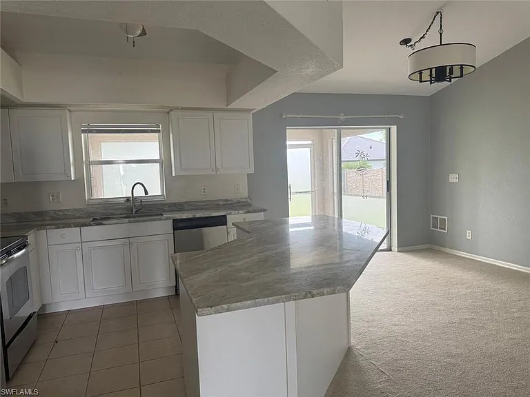 2227 SW 5th Ave — Photo 8