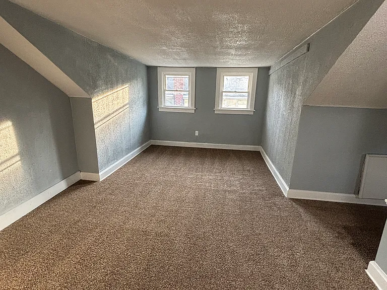 837 Leonard St — Photo 12