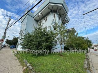 412 Elm St #1F, Woonsocket, RI 02895