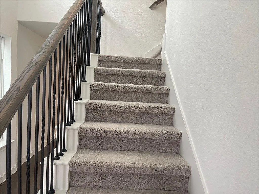 3 bed, 2.5 bath, 2128 sqft, $2,495 — Photo 3