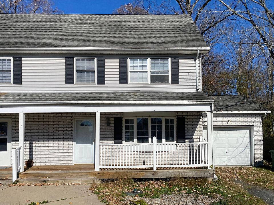 1st image of 7 Penny Ln #2