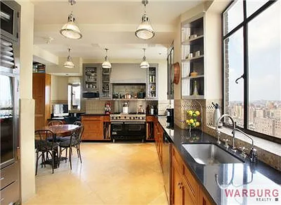 Sold by Warburg | media 21