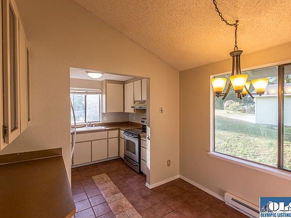 5th image of 40 Woodridge Dr