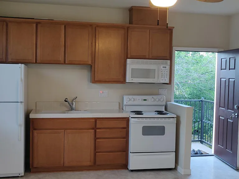 606 Leah Ln — Photo 8