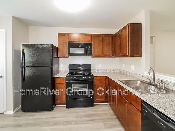 3rd image of 3329 SE 94th St