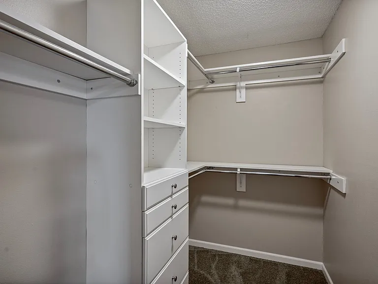 Riva Ridge Apartments — Photo 14