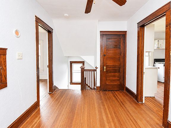 4th image of 610 N McLean St