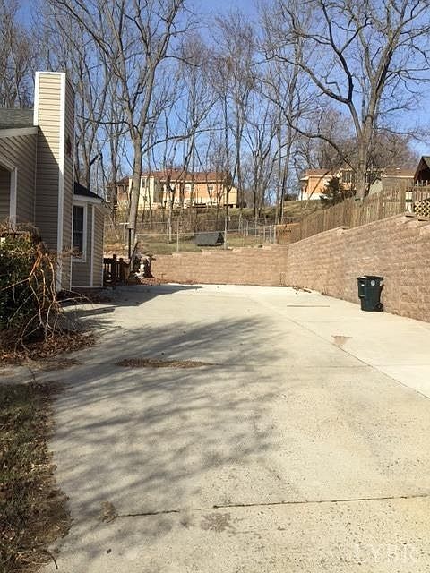 1st image of 617 Custer Dr