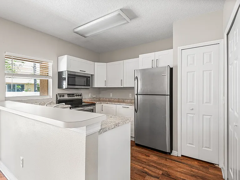 1304 Denman Ct — Photo 4