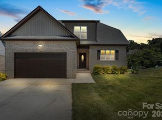 1033 12th Avenue Dr NW, Hickory, NC 28601