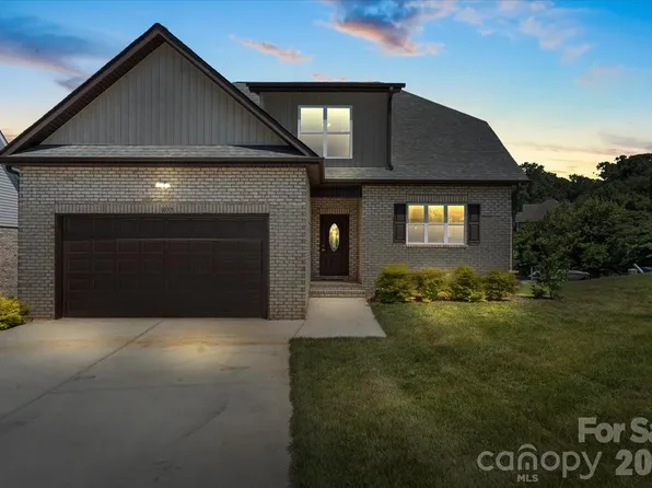 1033 12th Avenue Dr NW, Hickory, NC 28601