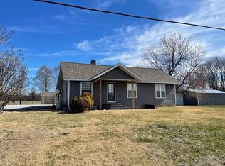 1005 N Maple St, Cambria, IL 62915