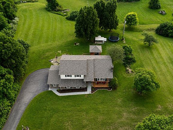 2nd image of 101 Rolling Ridge Dr