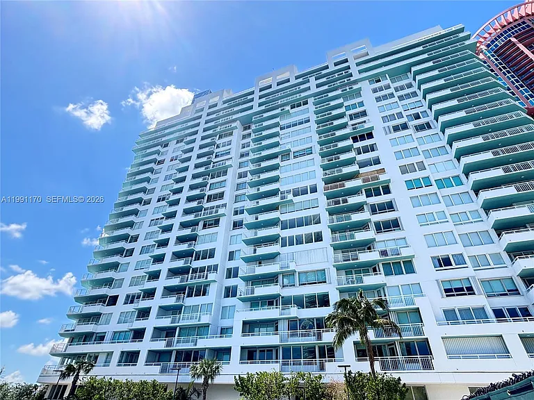 400 S Pointe Dr #408 — Photo 22