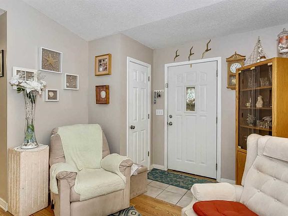 2nd image of 6126 Bradshaw St