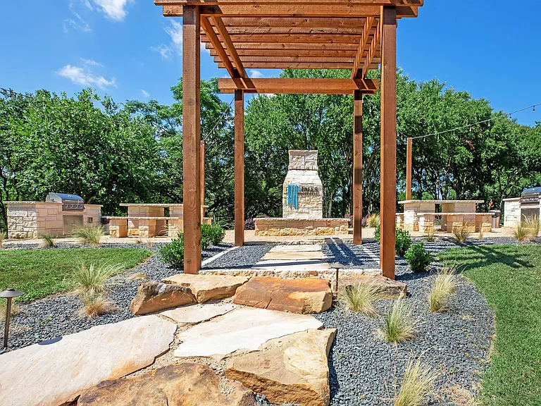 Falls Round Rock — Photo 17