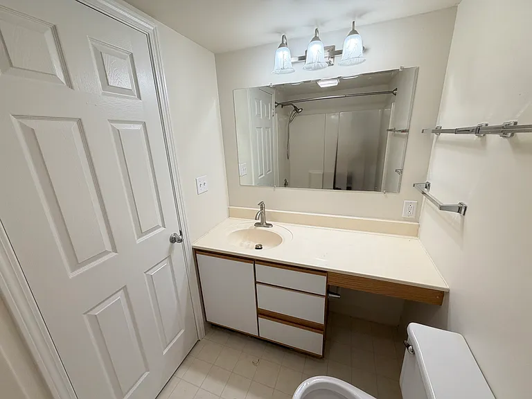 4 Hartwell Ct #6 — Photo 12