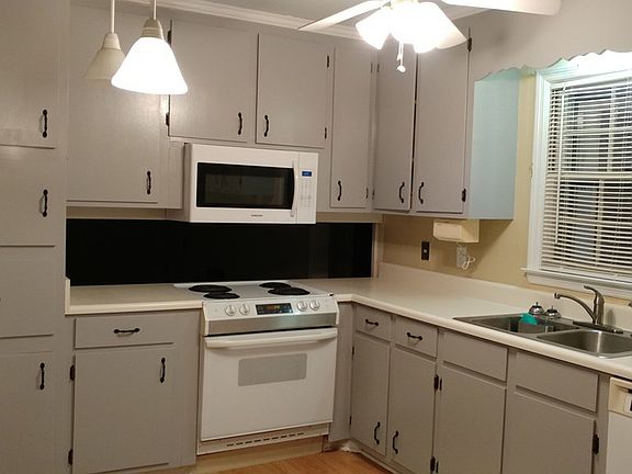 5th image of 3064 Clairmont Ave #102