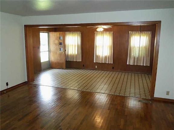 2nd image of 4809 N Rosewood Ave
