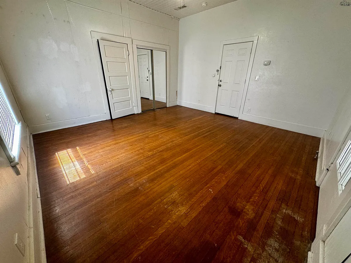 Building Photo - 1104 Polk St