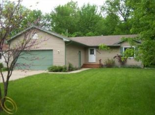 4500 Dickerson Ave, Waterford, MI 48328