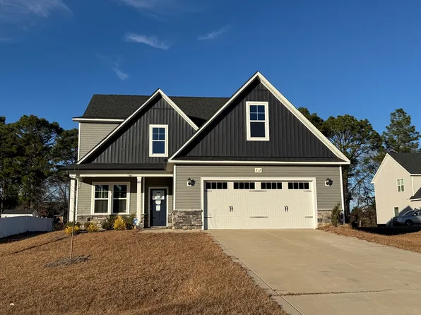 212 Nairn St, Fayetteville, NC 28311