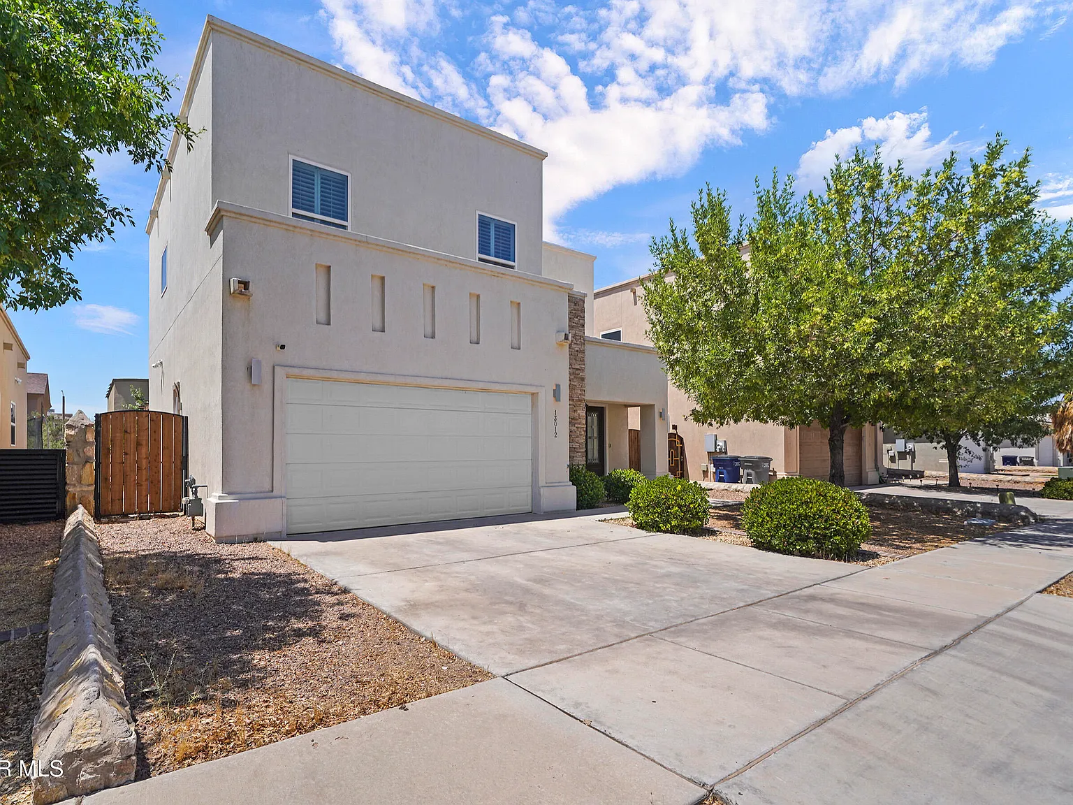 3 bed, 2.5 bath, 1831 sqft, $2,100 — Photo 2