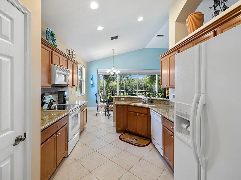 6840 Ascot Dr #201 — Photo 12