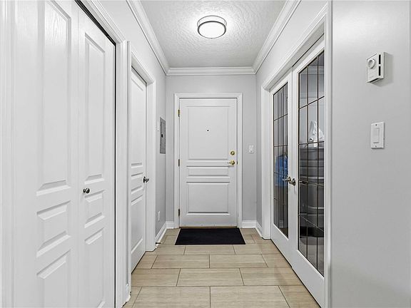 3rd image of 405 Quebec St #106