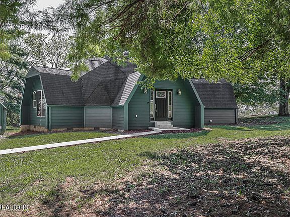 3rd image of 833 Mimosa Heights Dr