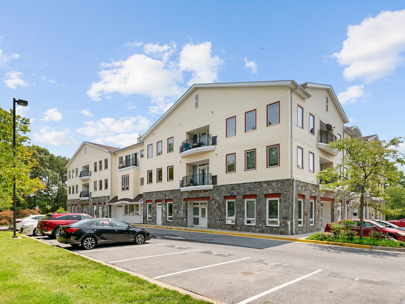 1 bed, 574 sqft, $1,800 — Photo 3