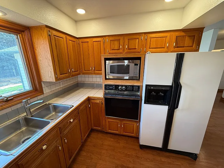 460 SE Conifer Pl — Photo 10