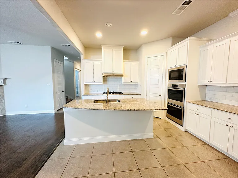 806 Davids Way — Photo 8