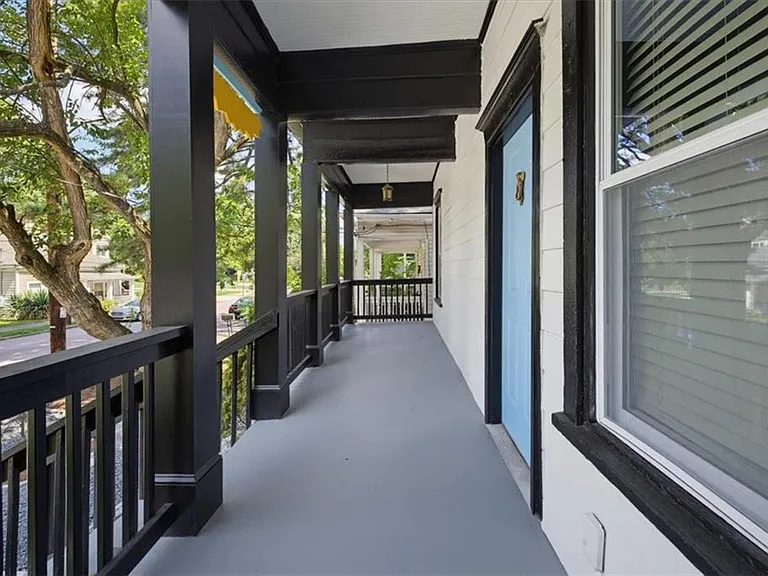498 Connally St SE — Photo 3