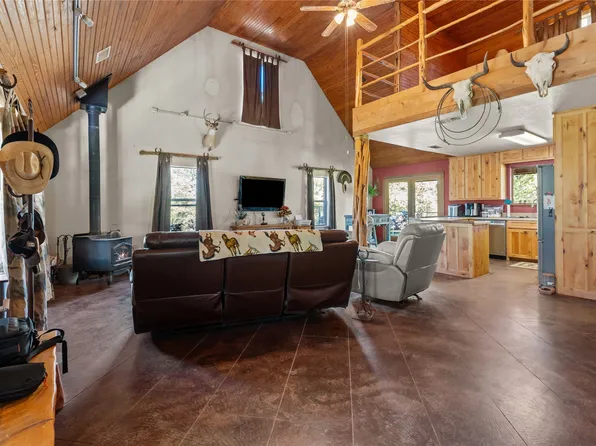 262 N Cheyenne Trl, Springtown, TX 76082