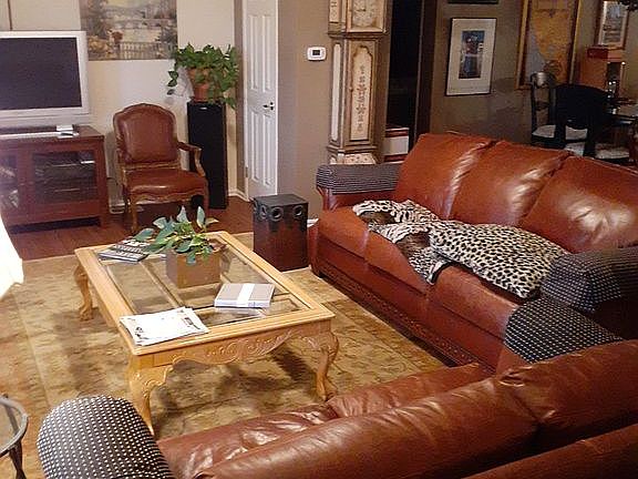 Very spacious living room