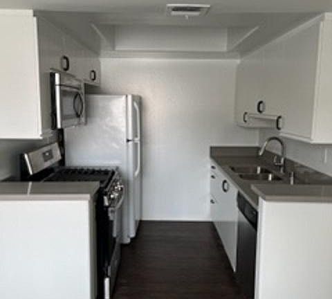 3rd image of 12654 Moorpark St #1